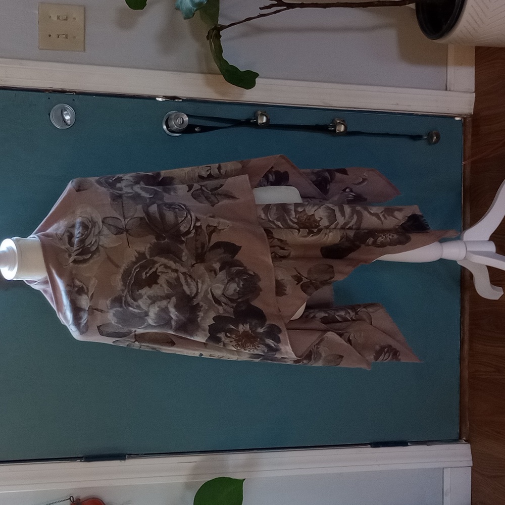 Beautiful one size fits all poncho wrap.